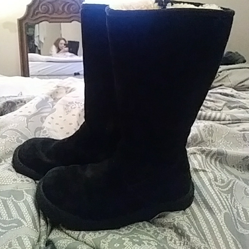 Sharp Ugg Boots - image 2